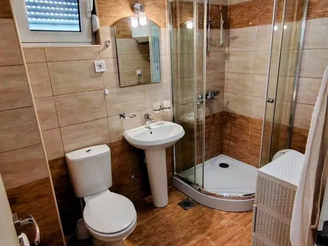 Rent, two bedroom apartment, 55m², Maslinjak, Budva - image 6