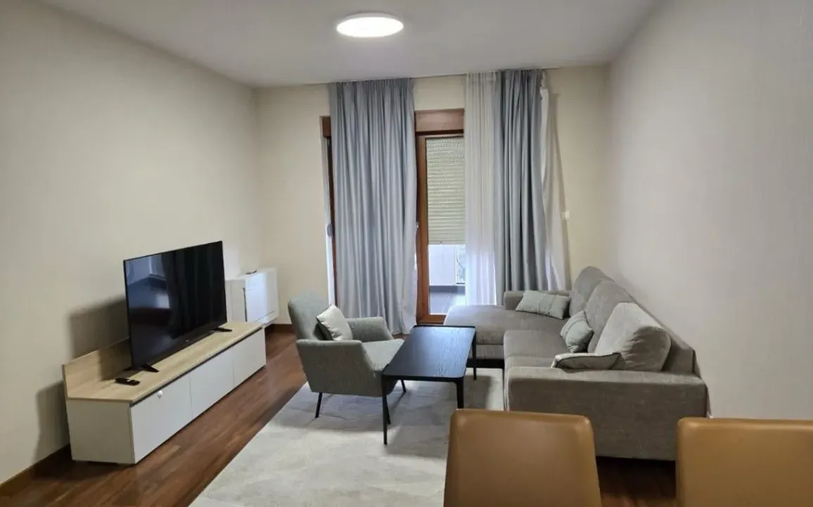 Izdavanje, dvosoban stan, 70m², Master Kvart, Podgorica