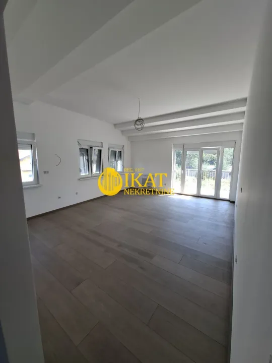 Prodaja, trosoban stan, 82m², Jajinci, Voždovac Sve Podlokacije