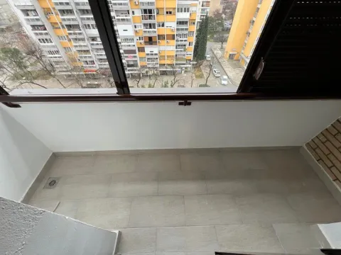 Izdavanje, trosoban stan, 94m², Pejton, Podgorica - image 13