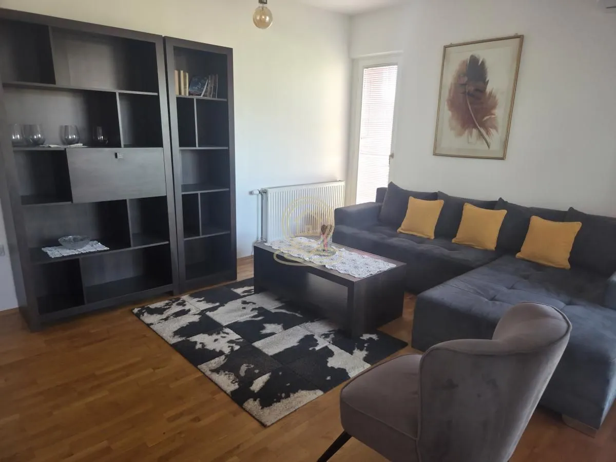 Izdavanje, četvorosoban stan, 90m², Medijana, Niš