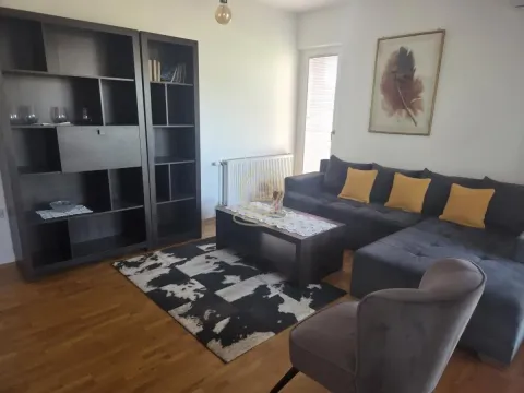 Izdavanje, četvorosoban stan, 90m², Medijana, Niš - image 1