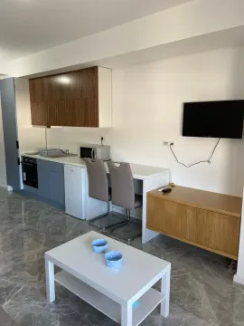 Moderna kuhinja povezana sa dnevnim boravkom i trpezarijom. - image 3