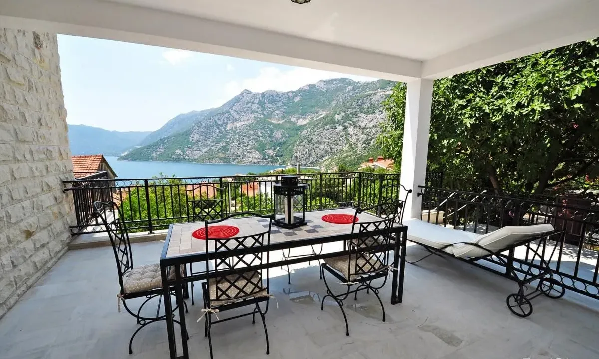 Sale, three bedroom apartment, 150m², Risan, Kotor
