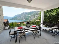 Sale, three bedroom apartment, 150m², Risan, Kotor - image 1