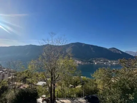 Izdavanje, trosoban stan, 100m², Dobrota, Kotor - image 10