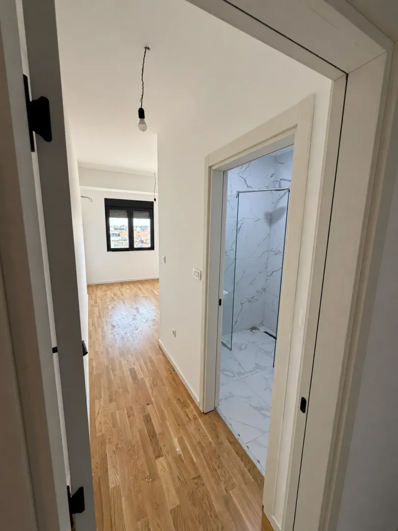 Izdavanje, trosoban stan, 112m², Stari Aerodrom, Podgorica