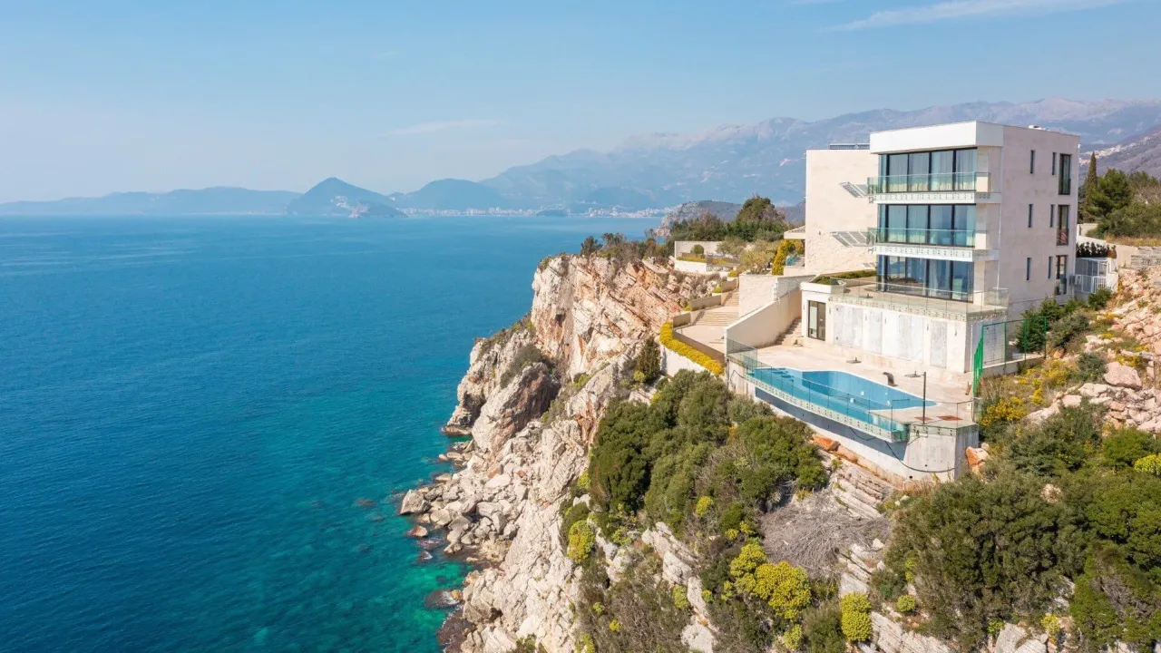 Sale, three bedroom apartment, 182m², Skočiđevojka, Budva