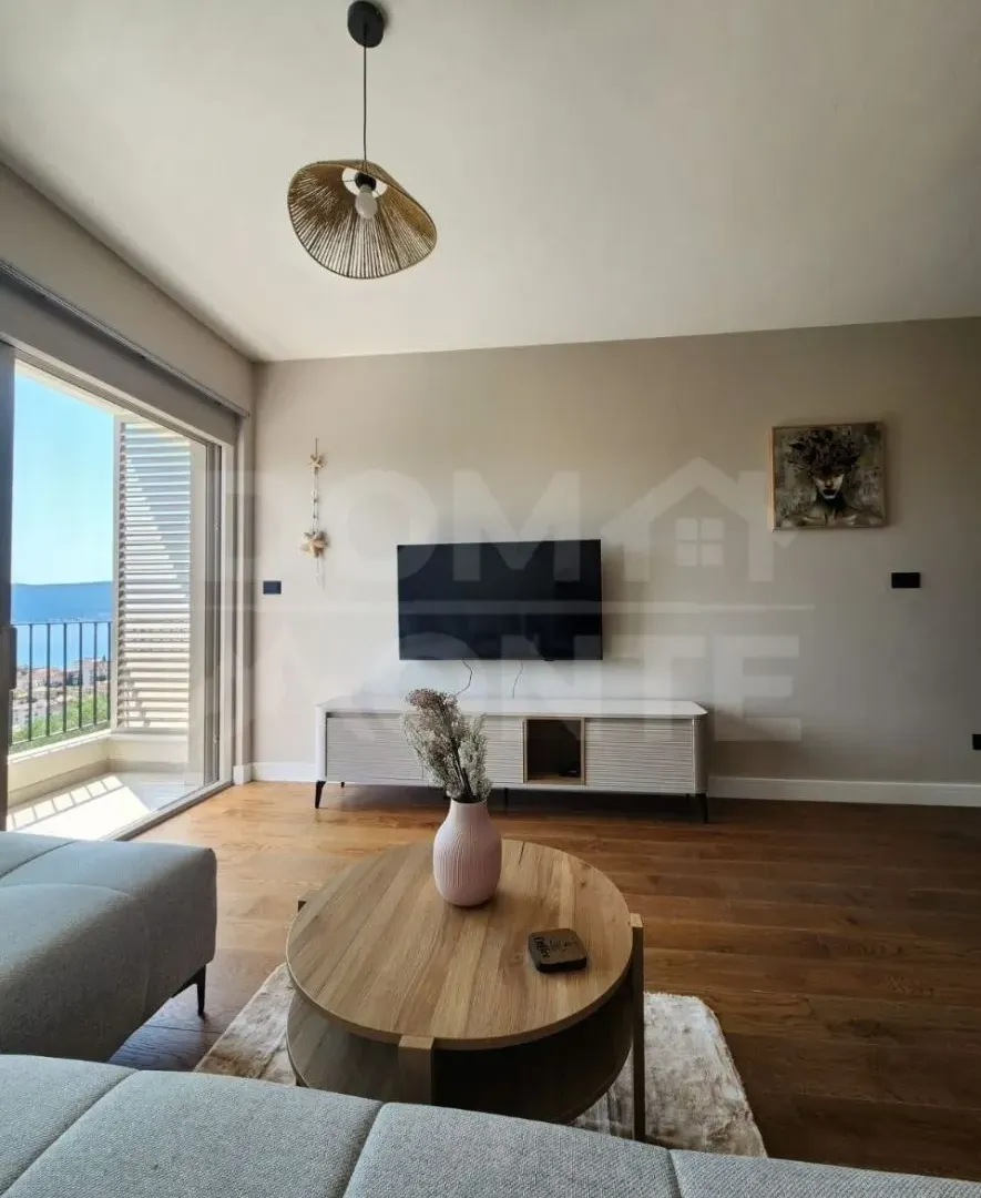 Izdavanje, jednosoban stan, 40m², Tivat, Crna Gora