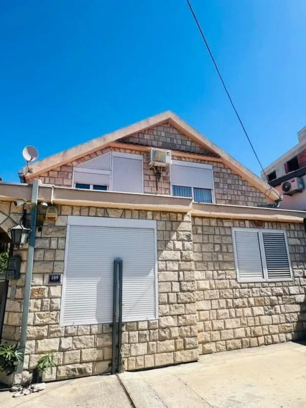 Prodaja, kuća, 300m², Bar, Crna Gora