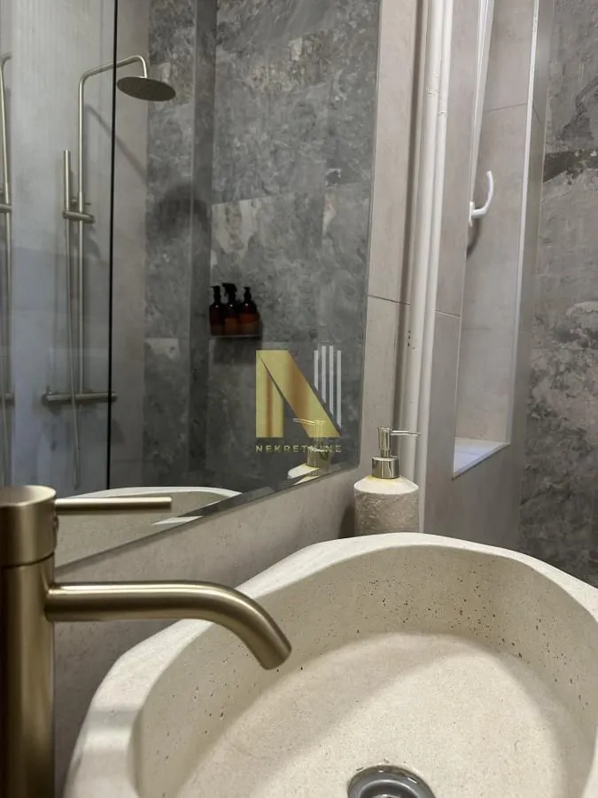 Prodaja, trosoban stan, 78m², Centar, Novi Sad