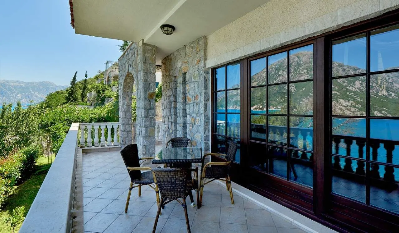 Sale, house, 235m², Kostanjica, Kotor