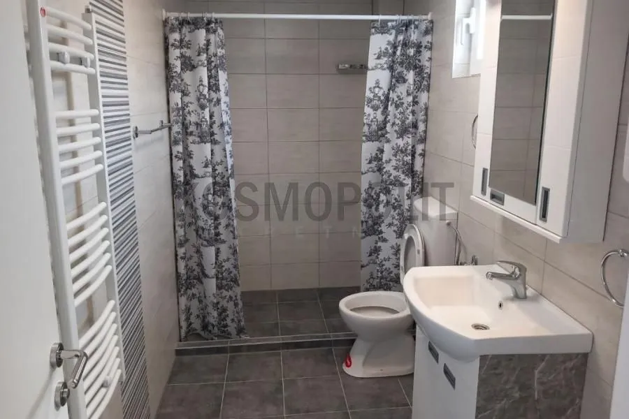 Izdavanje, kuća, 250m², Mali Mokri Lug, Zvezdara Sve Podlokacije