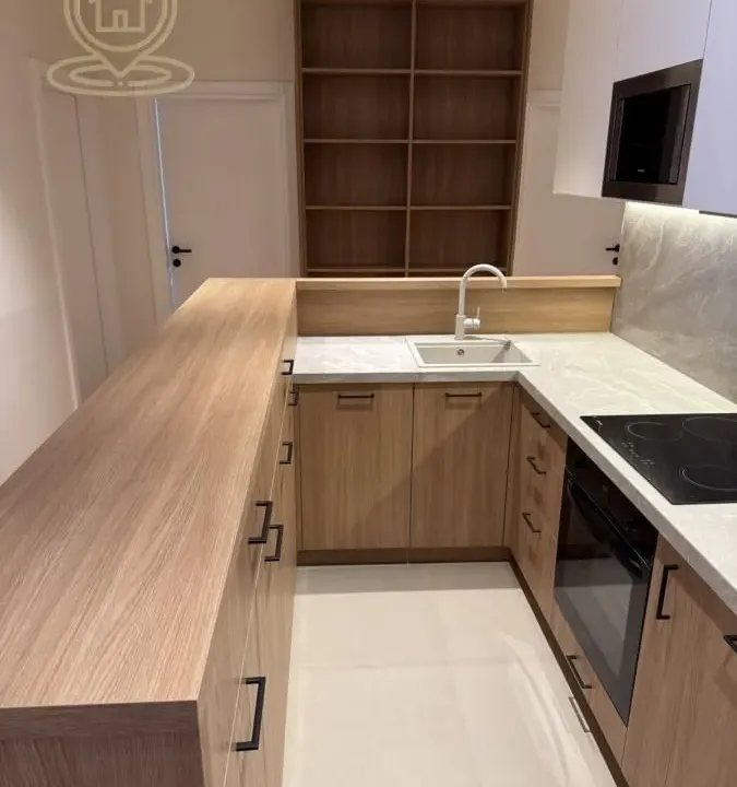 Izdavanje, četvorosoban stan, 90m², Vračar Sve Podlokacije, Beograd