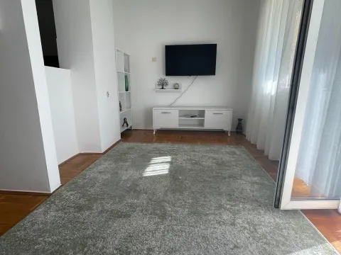 Prodaja, dvosoban stan, 65m², Stari Aerodrom, Podgorica - image 1