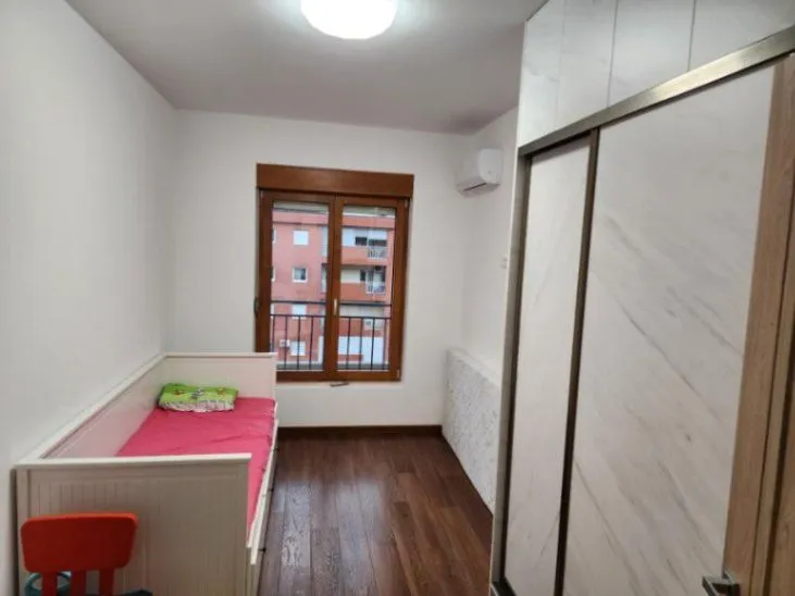 Izdavanje, dvosoban stan, 69m², Master Kvart, Podgorica