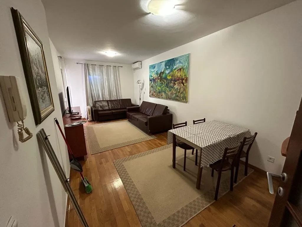 Izdavanje, dvosoban stan, 70m², Gorica C, Podgorica