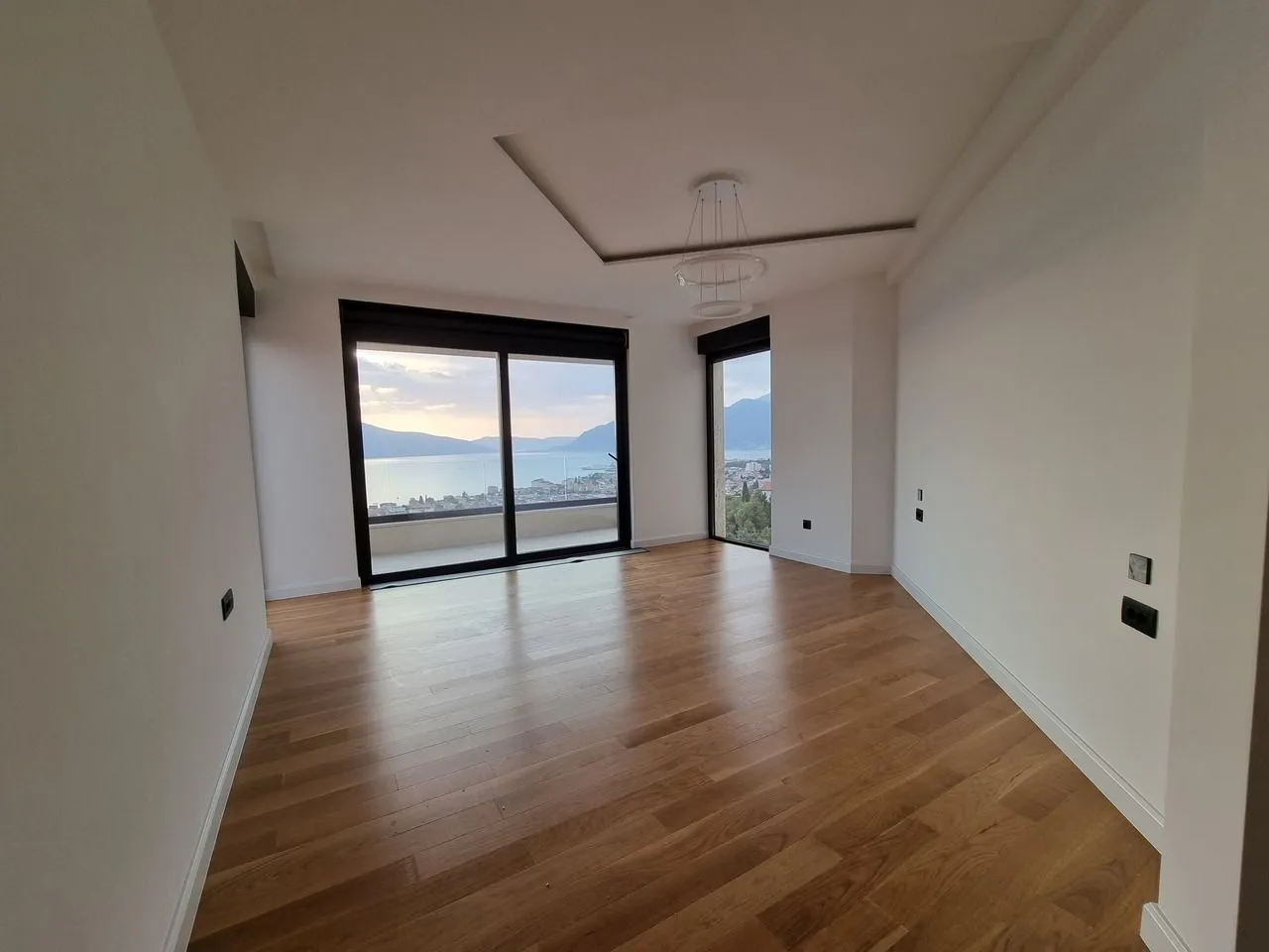 Sale, house, 490m², Tivat, Crna Gora