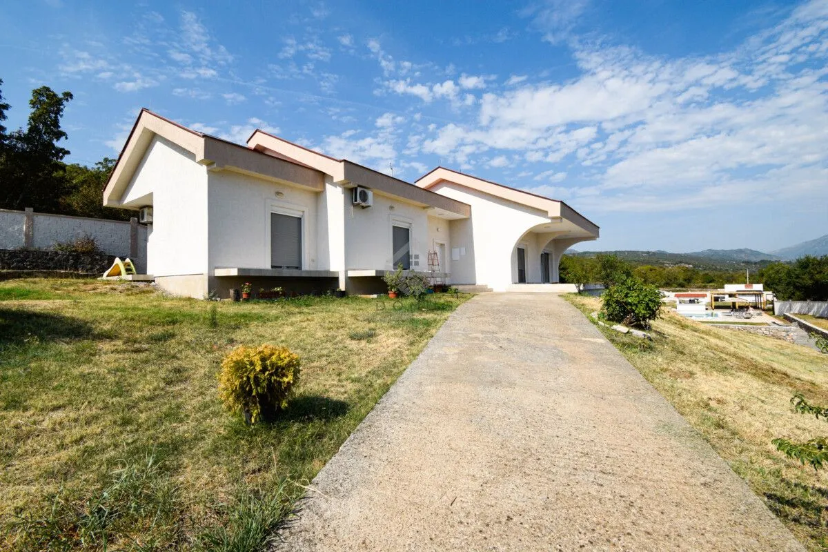 Prodaja, kuća, 250m², Podgorica, Crna Gora