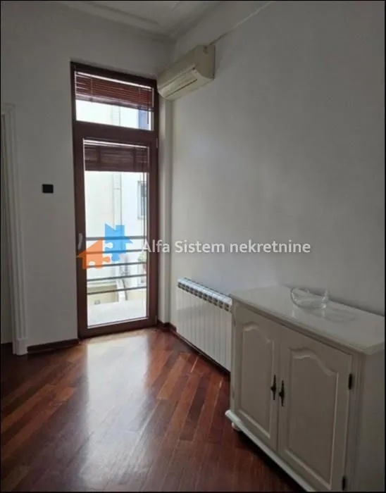 Izdavanje, trosoban stan, 86m², Kalenić Pijaca, Vračar Sve Podlokacije