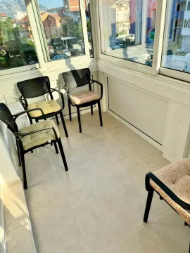 Enclosed terrace with seating furniture and a view of the surroundings. - image 19