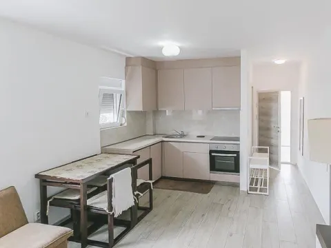 Izdavanje, jednosoban stan, 45m², Gornja Gorica, Podgorica - image 2