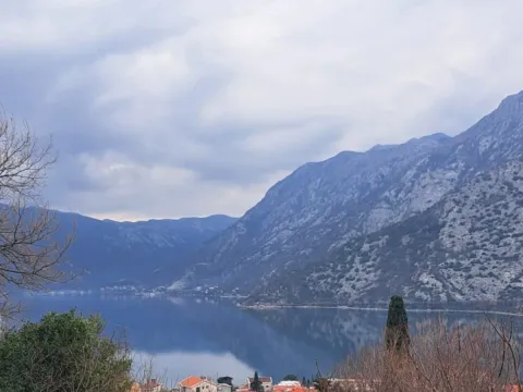 Zemljište in Risan