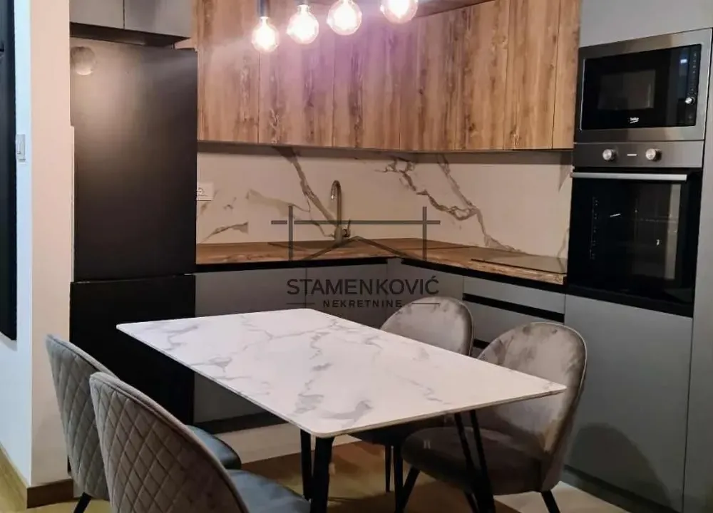 Izdavanje, jednosoban stan, 41m², Socijalno, Novi Sad Sve Podlokacije