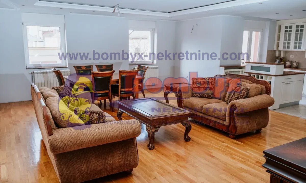 Prodaja, četvorosoban stan, 177m², Centar, Novi Sad