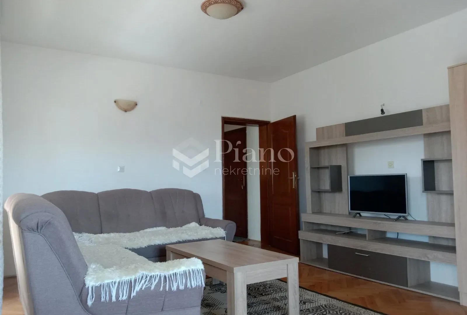 Izdavanje, jednosoban stan, 60m², Stari Aerodrom, Podgorica