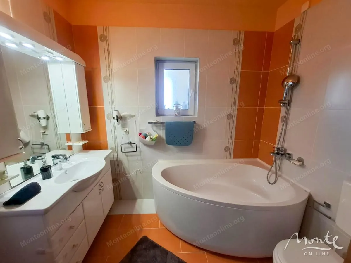 Prodaja, kuća, 116m², Reževići, Budva