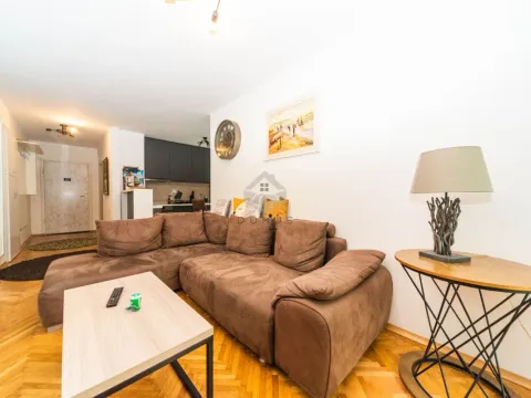 Rent, one bedroom apartment, 45m², Preko Morače, Podgorica - image 2