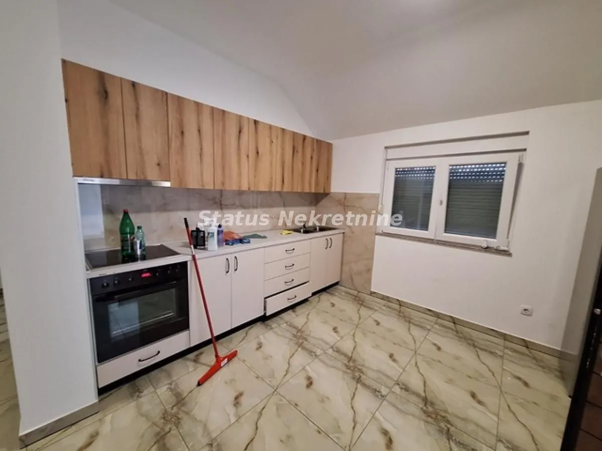 Izdavanje, trosoban stan, 70m², Petrovaradin, Novi Sad