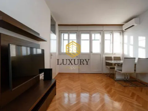 Prodaja, dvosoban stan, 70m², Gintaš, Podgorica