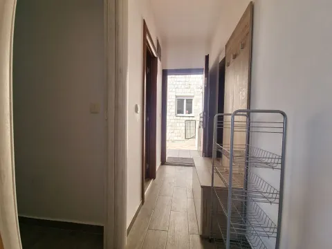 Rent, one bedroom apartment, 42m², Budva, Crna Gora - image 8