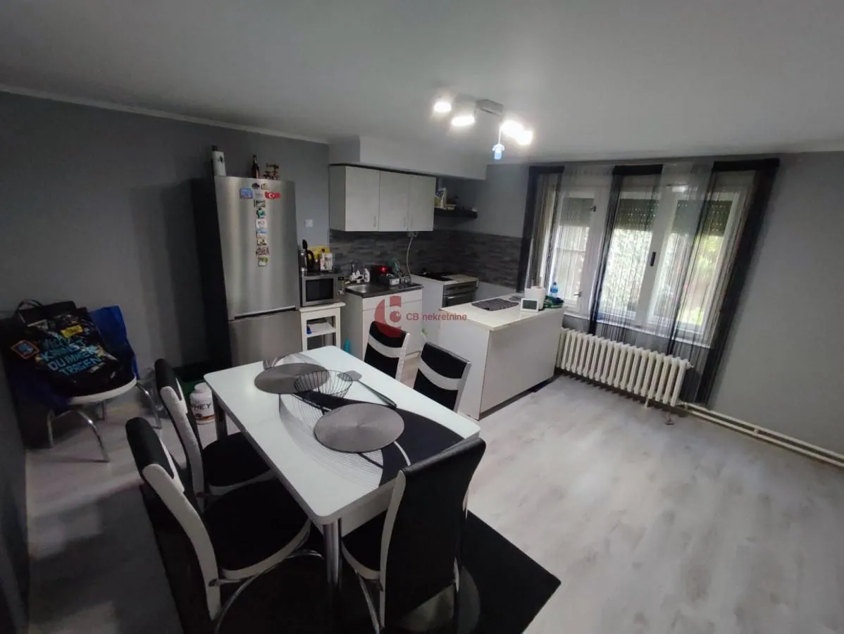 Prodaja, kuća, 250m², Novo Selo, Subotica