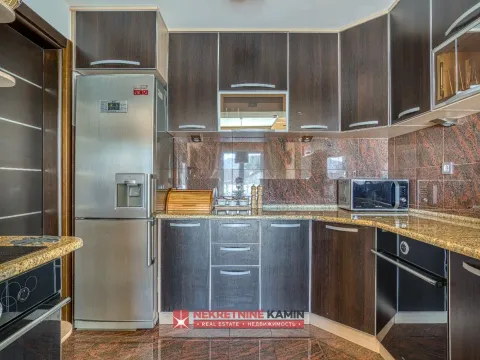 Sale, four bedroom apartment, 188m², Rozino, Budva - image 8