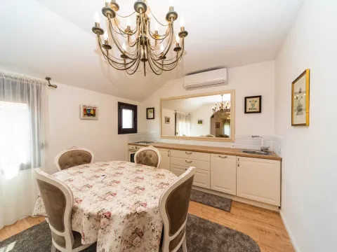 Izdavanje, trosoban stan, 100m², Gornja Gorica, Podgorica - image 9