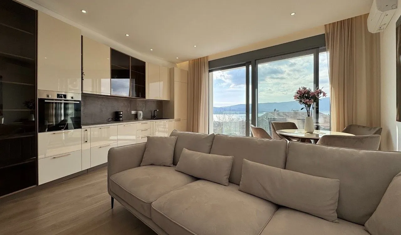 Prodaja, dvosoban stan, 76m², Tivat, Crna Gora