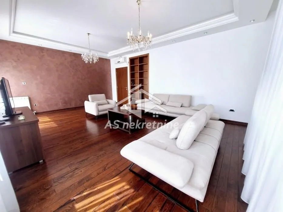 Izdavanje, četvorosoban stan, 135m², Savski Venac, Beograd