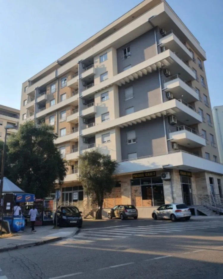 Izdavanje, jednosoban stan, 43m², Centar, Budva