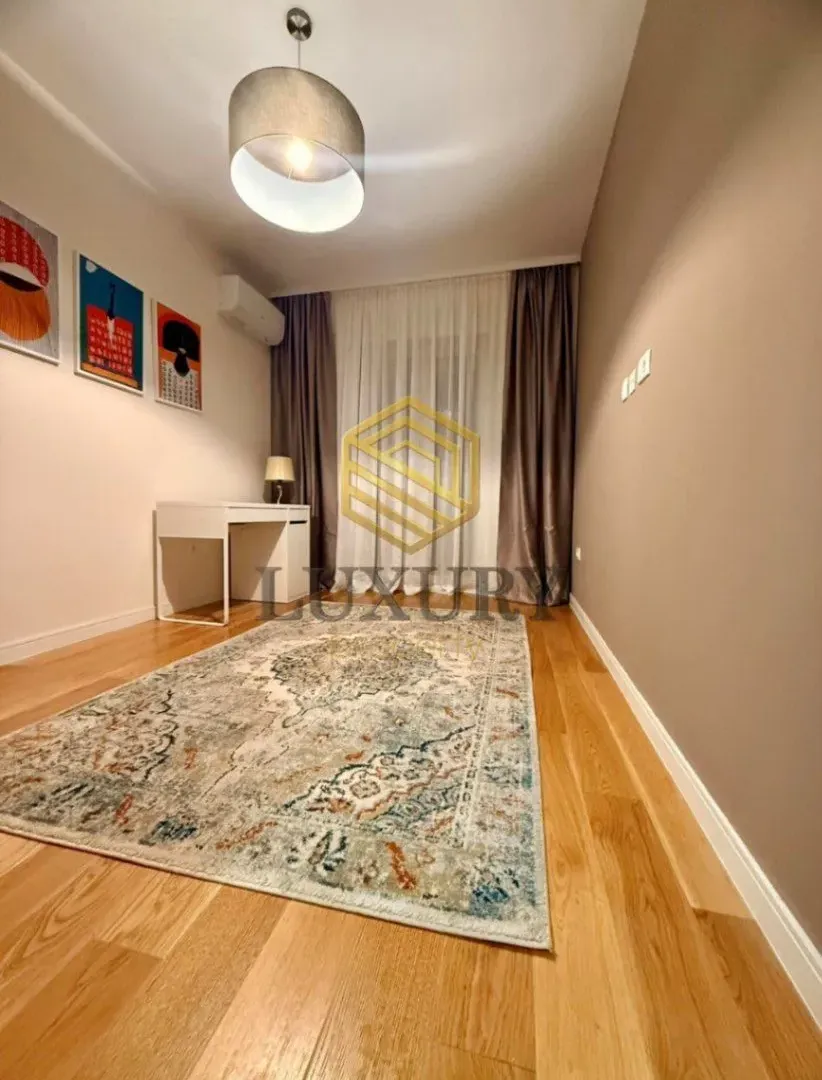 Izdavanje, dvosoban stan, 74m², Central Point, Podgorica