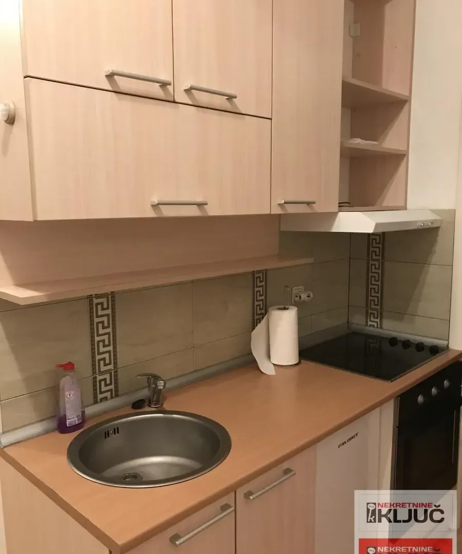 Izdavanje, jednosoban stan, 45m², Centar, Novi Sad