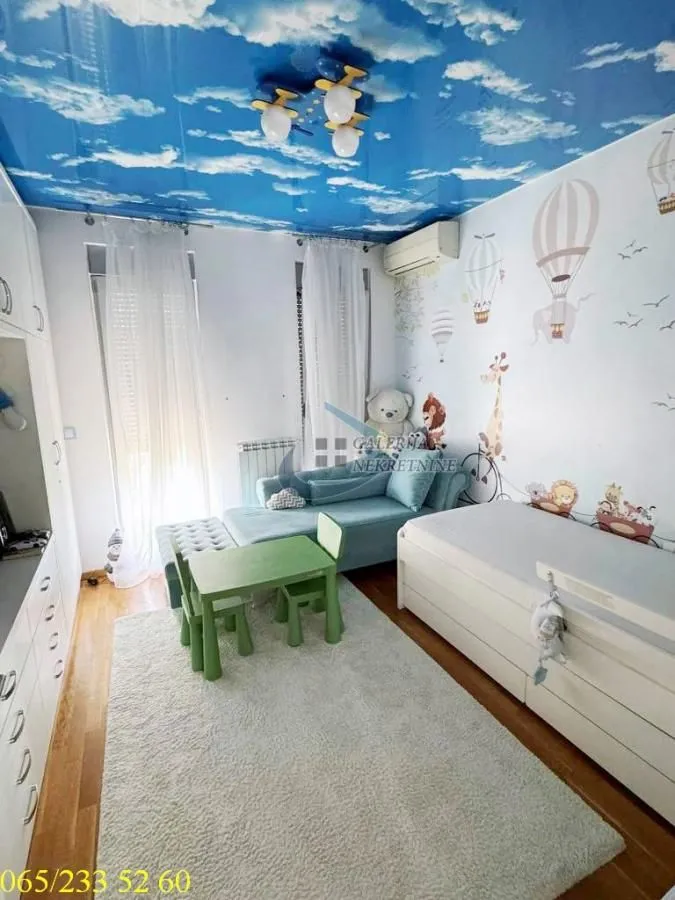 Sale, four bedroom apartment, 270m², Skojevsko Naselje, Beograd