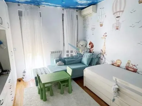 Prodaja, četvorosoban stan, 270m², Skojevsko Naselje, Beograd - image 16