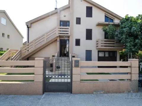 Prodaja, kuća, 300m², Stari Aerodrom, Podgorica - image 16