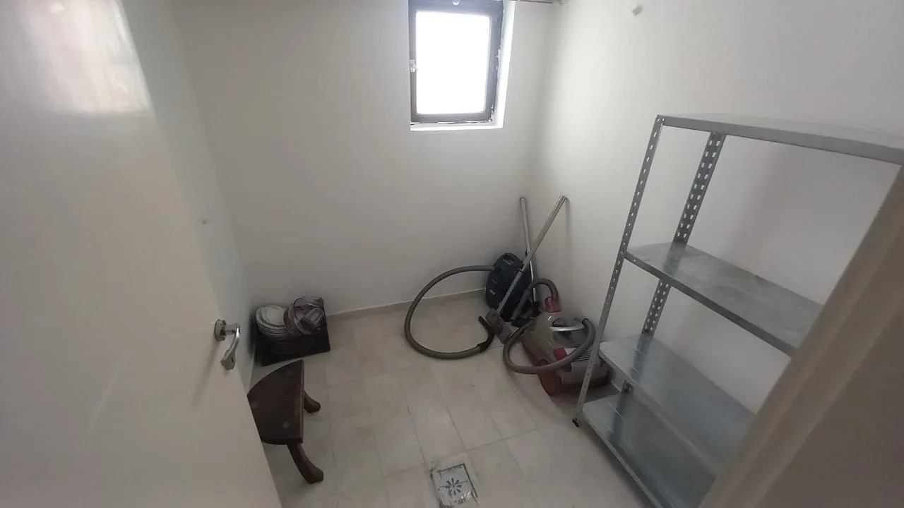 Izdavanje, kuća, 200m², Blok 9, Podgorica