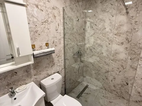 Izdavanje, dvosoban stan, 70m², Kod Big Fashion-a, Podgorica - image 6