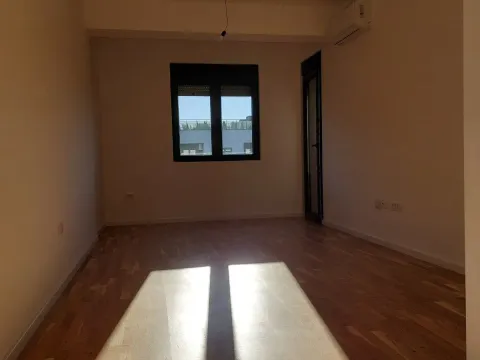 Prodaja, jednosoban stan, 41m², Stari Aerodrom, Podgorica - image 1