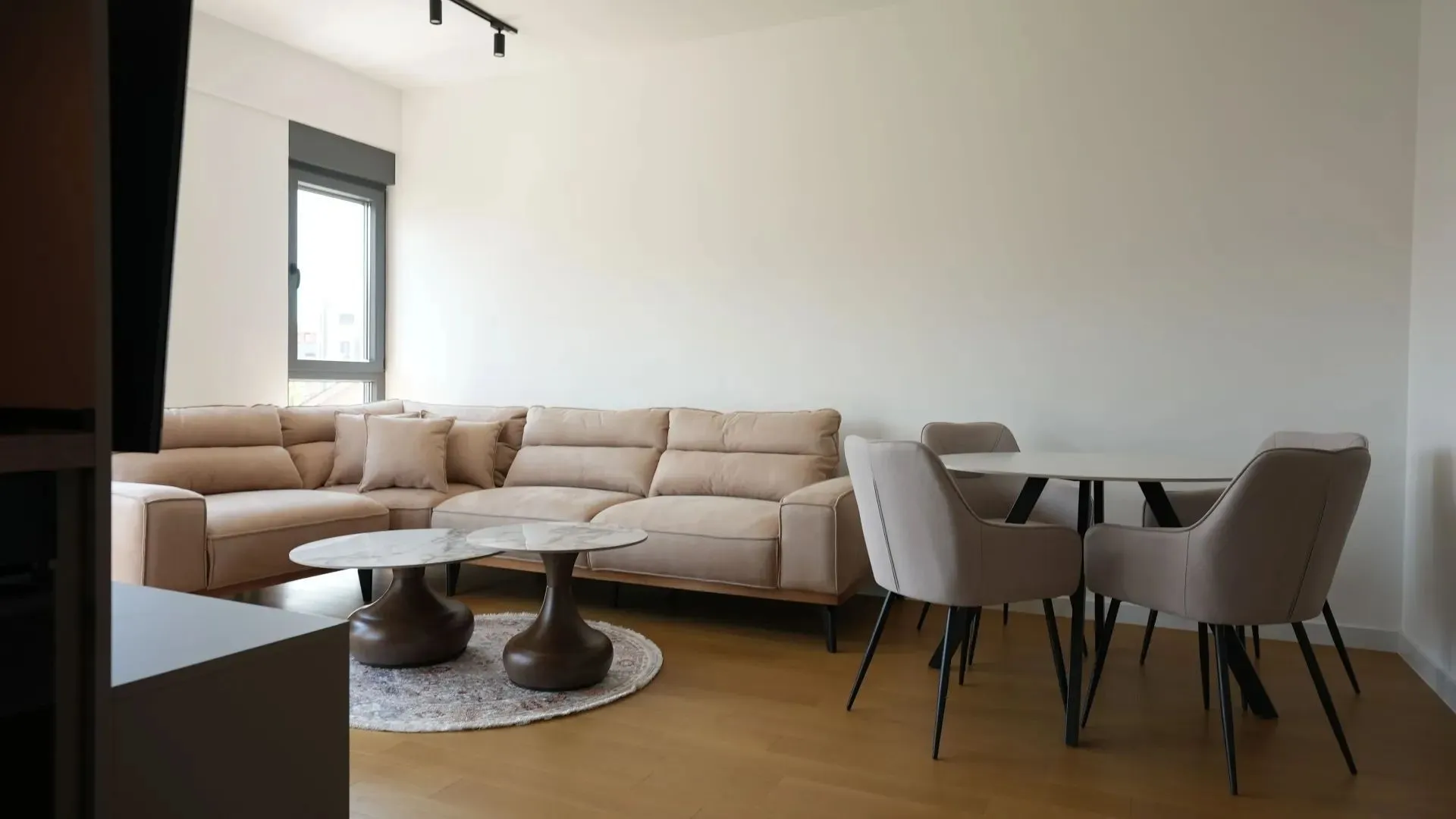 Izdavanje, jednosoban stan, 47m², Podgorica, Crna Gora